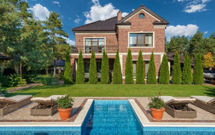 Family members always love a house with a pool and a garden, which can attract prospective buyers.